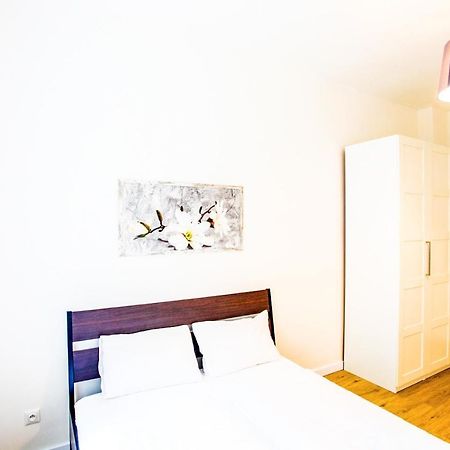 Churchill Apartments Прага Экстерьер фото