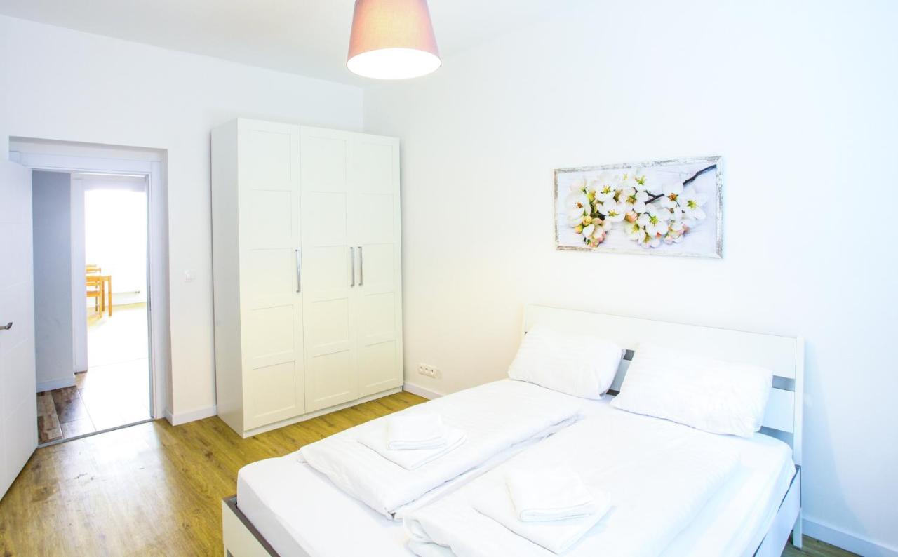 Churchill Apartments Прага Экстерьер фото
