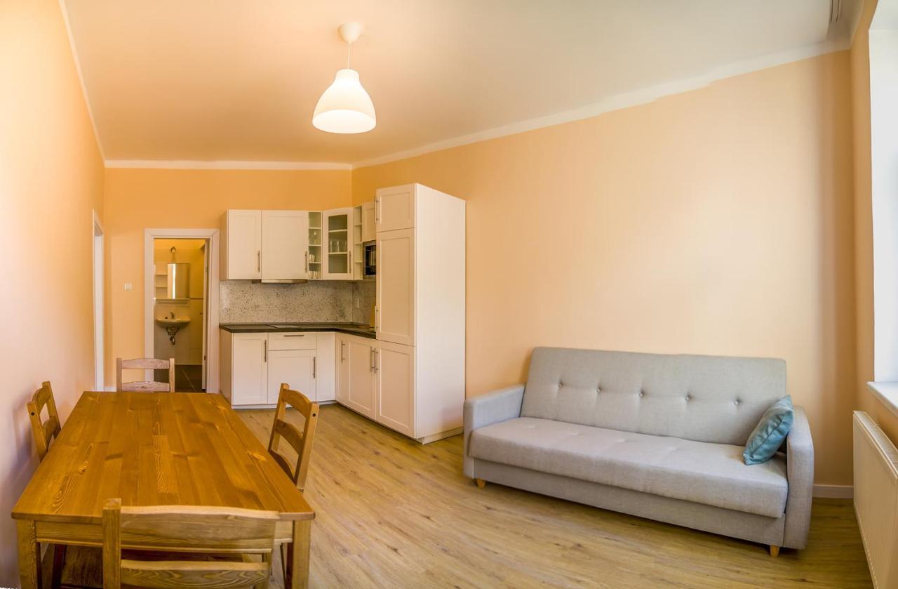 Churchill Apartments Прага Экстерьер фото