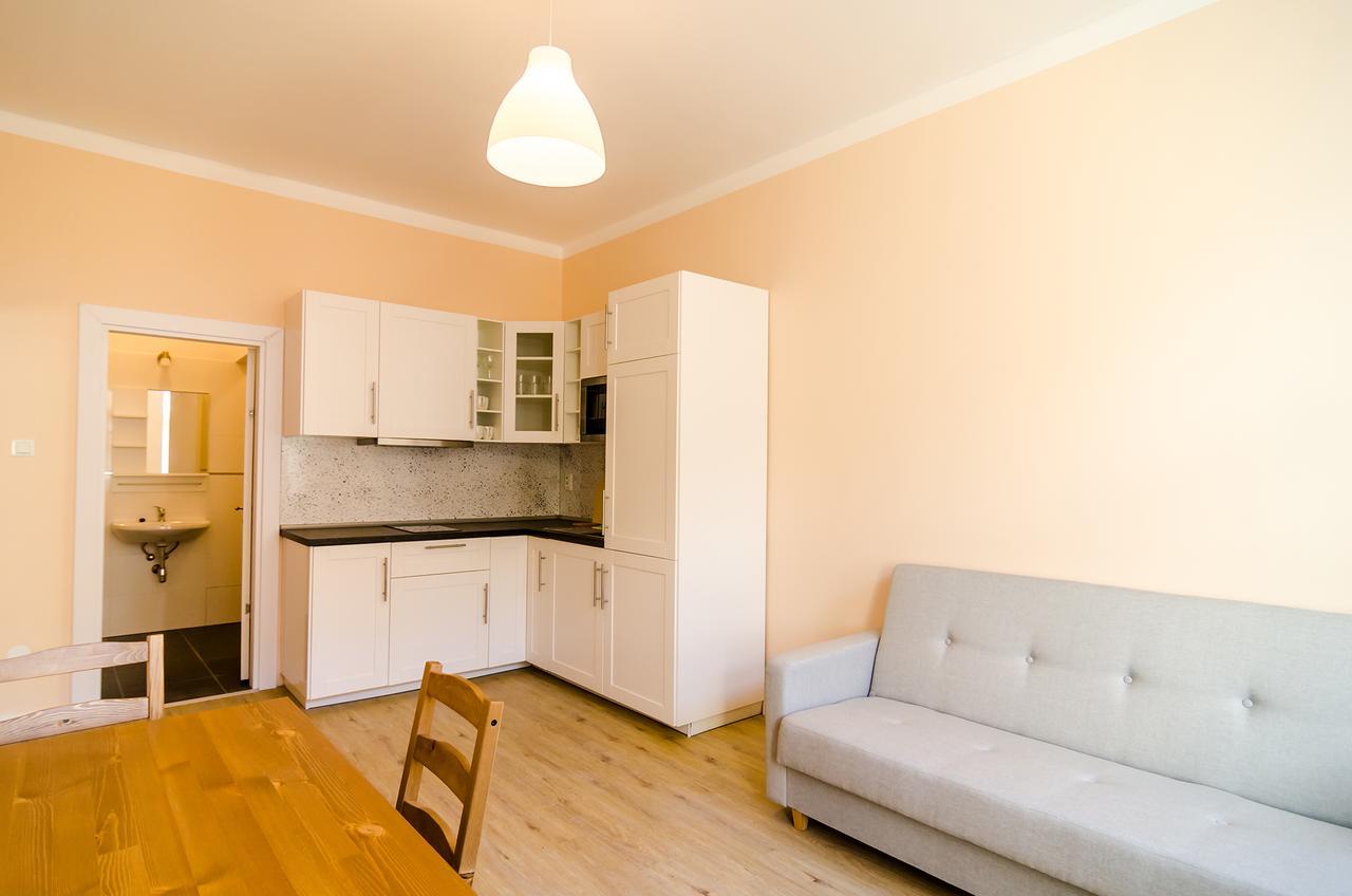 Churchill Apartments Прага Экстерьер фото