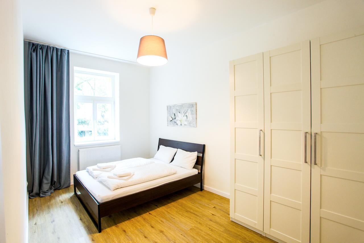 Churchill Apartments Прага Экстерьер фото