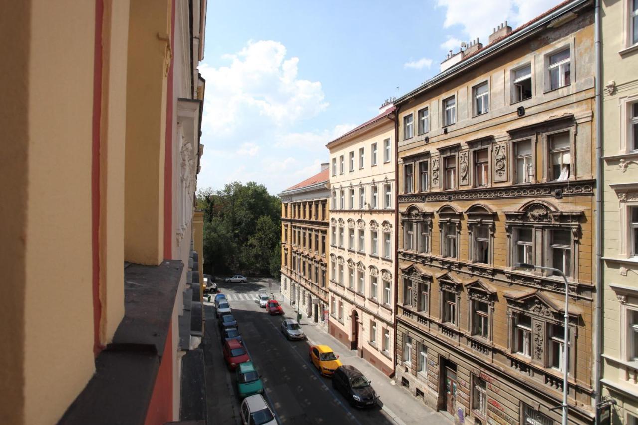 Churchill Apartments Прага Экстерьер фото