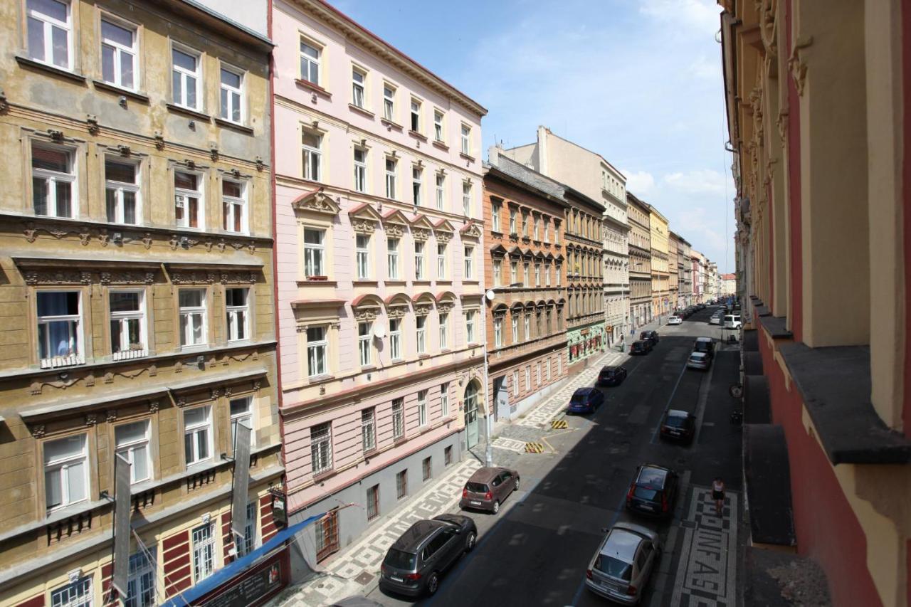 Churchill Apartments Прага Экстерьер фото