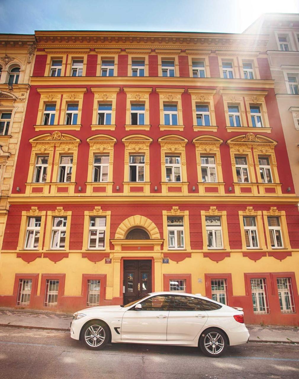 Churchill Apartments Прага Экстерьер фото