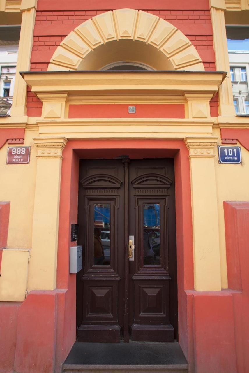 Churchill Apartments Прага Экстерьер фото